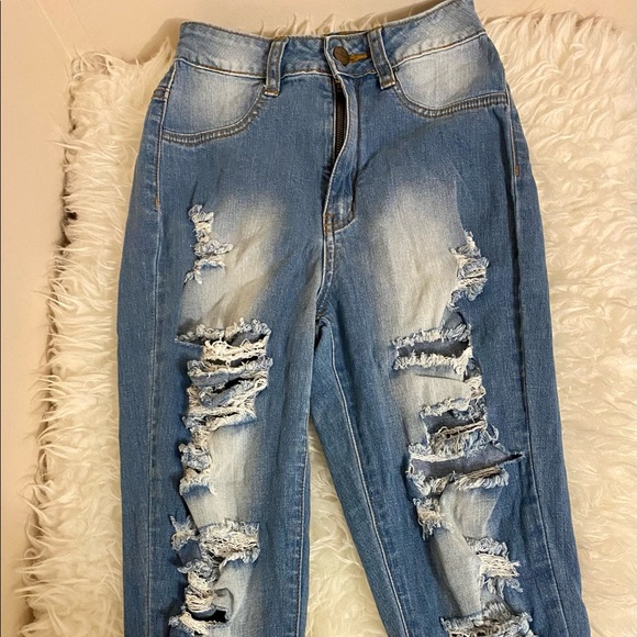 Fashion Nova ripped high waisted jeans in size 7 - Picture 1 of 3